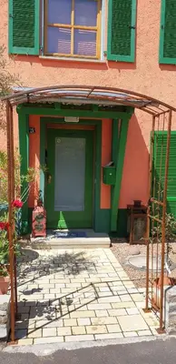 Das Gebäude in dem sich das Bed & Breakfast befindet