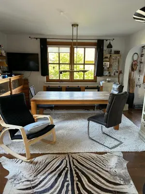 Ein Sitzbereich in der Unterkunft Evis Cottage