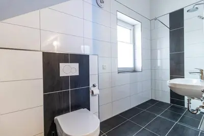 Ein Badezimmer in der Unterkunft 200m² Wohnung mit 6 Schlafzimmer