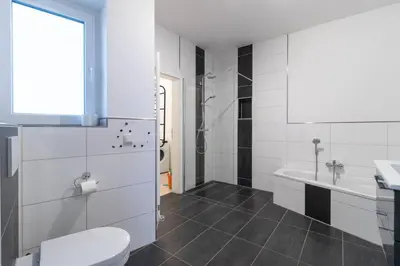 Ein Badezimmer in der Unterkunft 200m² Wohnung mit 6 Schlafzimmer