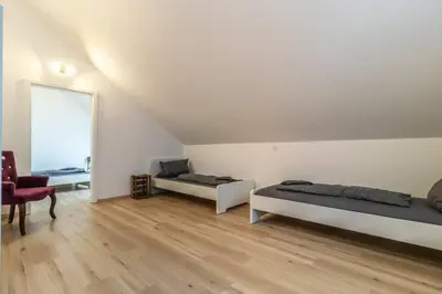 Ein Sitzbereich in der Unterkunft 200m² Wohnung mit 6 Schlafzimmer