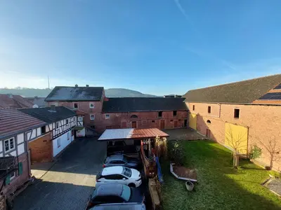 Ein allgemeiner Bergblick oder ein Berglick von der Ferienwohnung aus