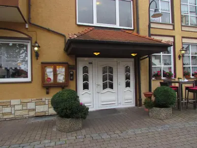 Eine Fassade oder ein Eingang zu Hotel Zum Erker
