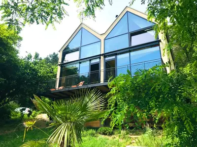 Ein Garten an der Unterkunft Burgstrasse Apartment Ost mit Garten und Sauna