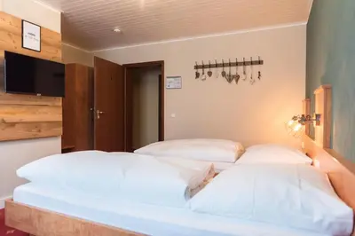 Ein Bett oder Betten in einem Zimmer der Unterkunft Landgasthof Zum Goldenen Anker