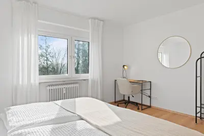 Ein Bett oder Betten in einem Zimmer der Unterkunft Roomfall Apartment am Kurpark mit TG & Wifi & Balkon