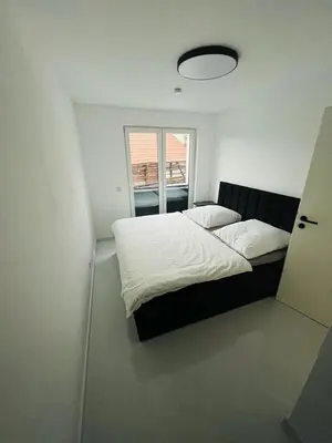 Ein Bett oder Betten in einem Zimmer der Unterkunft Moderne Wohnung nahe Museum