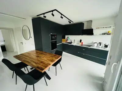 Küche/Küchenzeile in der Unterkunft Moderne Wohnung nahe Museum