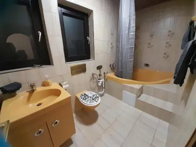 Ein Badezimmer in der Unterkunft Alte Villa mit Terrasse