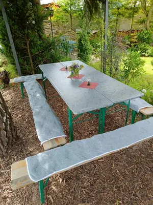 Ein Garten an der Unterkunft Herzlich inmitten der Weinreben