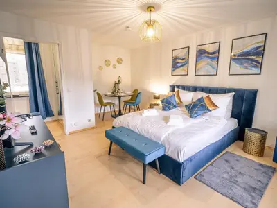 Ein Bett oder Betten in einem Zimmer der Unterkunft City Heart - 2min to station