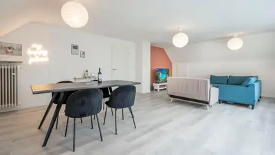 Ein Sitzbereich in der Unterkunft XXL Design-Appartement Gardendesign Boxspring 8 Pers Zwischen Heidelberg und Mannheim