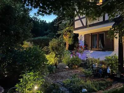 Ein Garten an der Unterkunft Einliegerwohnung in einer Mühle vor den Toren Frankfurts, ideal für Messegäste oder Stop Over
