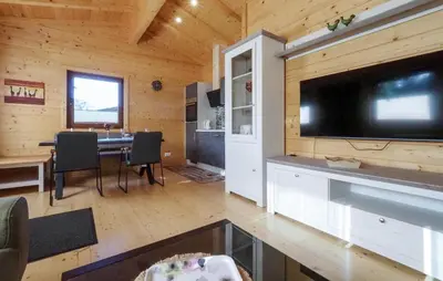 TV/Unterhaltungsangebot in der Unterkunft Awesome Home In Merzalben With Wi-Fi