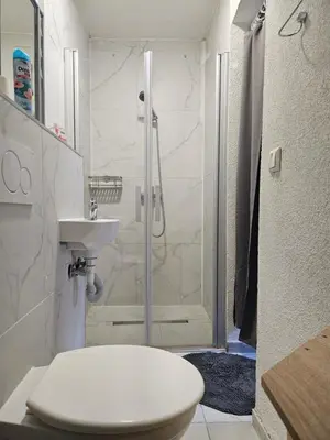 Ein Badezimmer in der Unterkunft Flat Bangoua
