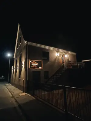 Das Gebäude in dem sich das Ferienhaus befindet