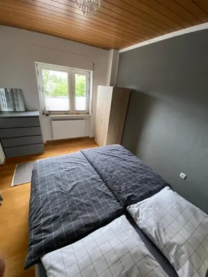 Ein Bett oder Betten in einem Zimmer der Unterkunft Schöne zentrale 2 Zimmer Wohnung