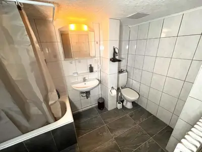 Ein Badezimmer in der Unterkunft Herrenalber