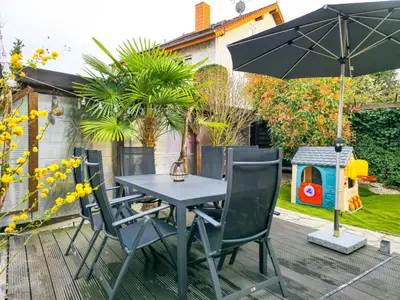 Ein Garten an der Unterkunft STAR-Apartment - Garden with Terrace, Calm, 120m2