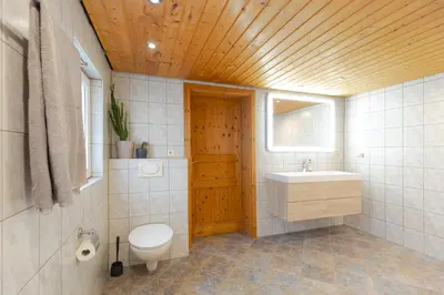 Ein Badezimmer in der Unterkunft Helles Gästehaus in St. Johann