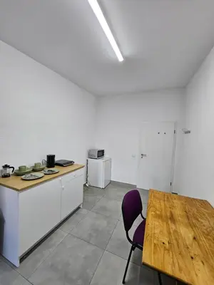 Küche/Küchenzeile in der Unterkunft Mieterlux Frankfurt Heusenstamm