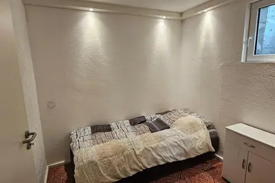 Ein Bett oder Betten in einem Zimmer der Unterkunft Renoviertes Gartenapartment