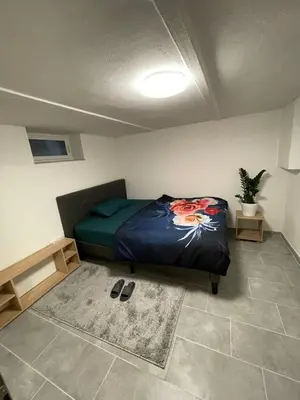 Ein Bett oder Betten in einem Zimmer der Unterkunft gemütliches und Schönes Zimmer Keller Geschoss K1