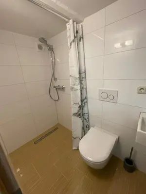 Ein Badezimmer in der Unterkunft gemütliches und Schönes Zimmer Keller Geschoss K1