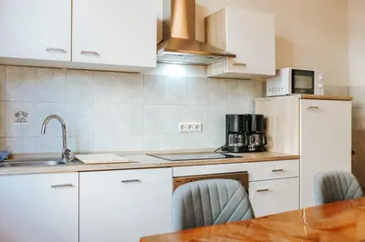Küche/Küchenzeile in der Unterkunft namastay! Altbau-Charme und Komfort im Zentrum - 3BR