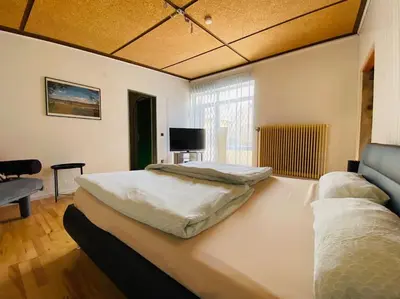 Ein Bett oder Betten in einem Zimmer der Unterkunft FeWo - Waldrand-Lage mit Garten, Grill & Parkplatz