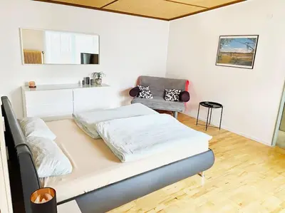 Ein Bett oder Betten in einem Zimmer der Unterkunft FeWo - Waldrand-Lage mit Garten, Grill & Parkplatz