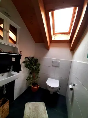 Ein Badezimmer in der Unterkunft FeWoHerrmann