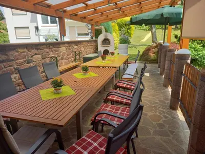 Ein Restaurant oder anderes Speiselokal in der Unterkunft Wickys Igelnest