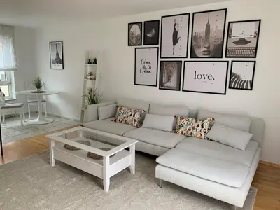 Ein Sitzbereich in der Unterkunft moderne 2-Zimmer Wohnung in Rastatt