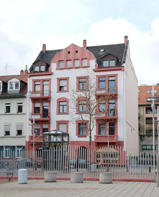 Das Gebäude in dem sich die Ferienwohnung befindet