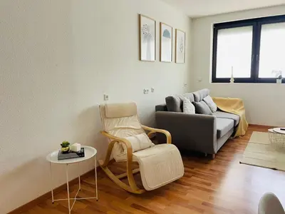 Ein Sitzbereich in der Unterkunft Entire Flat for you Schwetzingen,Mannheim & HD
