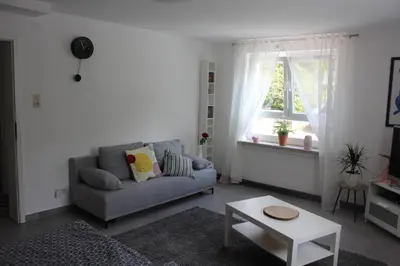 Ein Sitzbereich in der Unterkunft Ferienwohnung Jungpfalzstieg