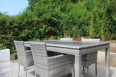 Ein Garten an der Unterkunft Ferienwohnung Jungpfalzstieg