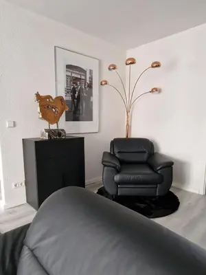 Ein Sitzbereich in der Unterkunft Familienfreundliche geräumige Design-Wohnung mit Balkon im Zentrum - APOLONIAliving