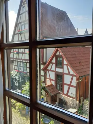 Ein allgemeiner Bergblick oder ein Berglick von der Pension aus