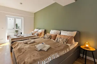 Ein Bett oder Betten in einem Zimmer der Unterkunft Whirlpool & Terrasse - Familien & Gruppenfreundlich