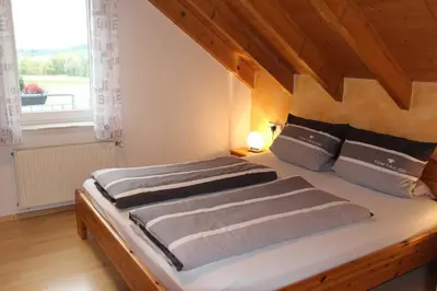 Ein Bett oder Betten in einem Zimmer der Unterkunft Ferienwohnung Wetterauer
