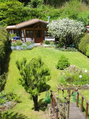 Ein Garten an der Unterkunft Ferienwohnung Haus am Eibach