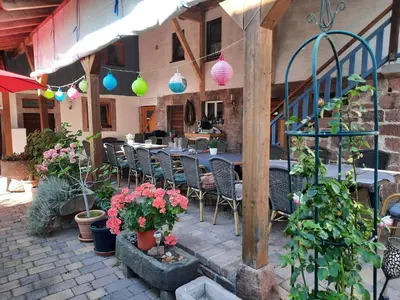 Ein Restaurant oder anderes Speiselokal in der Unterkunft Landhof Rothenberg