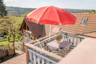 Ein allgemeiner Bergblick oder ein Berglick von der Ferienwohnung aus