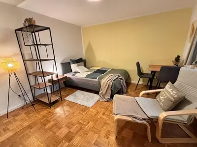 Ein Bett oder Betten in einem Zimmer der Unterkunft Stilvoll mitten Neu-Isenburg
