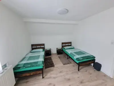 Ein Bett oder Betten in einem Zimmer der Unterkunft Husic Immobilien und Handwerkerservice
