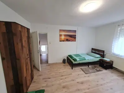 Ein Bett oder Betten in einem Zimmer der Unterkunft Husic Immobilien und Handwerkerservice