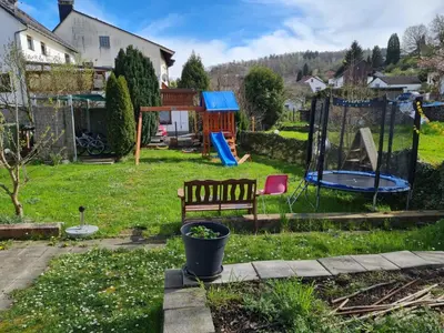 Ein Garten an der Unterkunft Husic Immobilien und Handwerkerservice