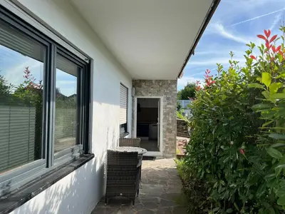 Ein Garten an der Unterkunft Moderne Ferienwohnung in Dilsberg